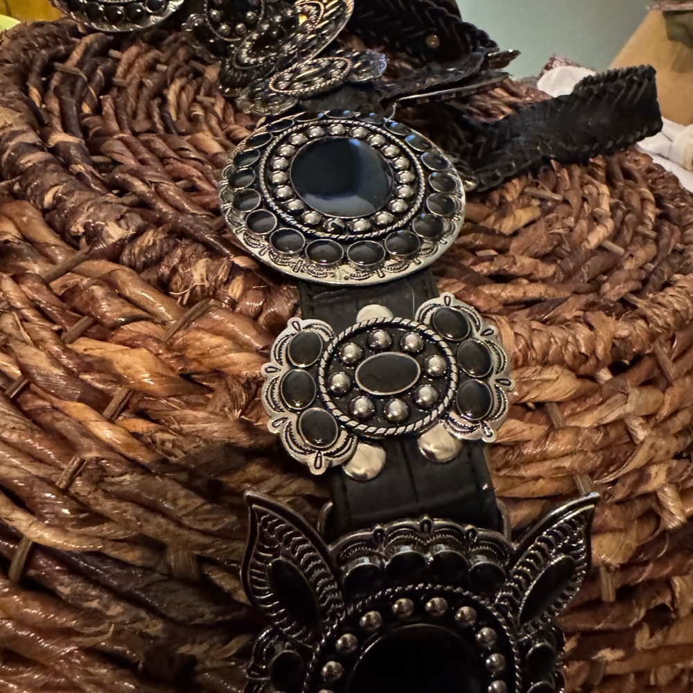 Black and Silver Western Style Belt - Picture 10 of 10